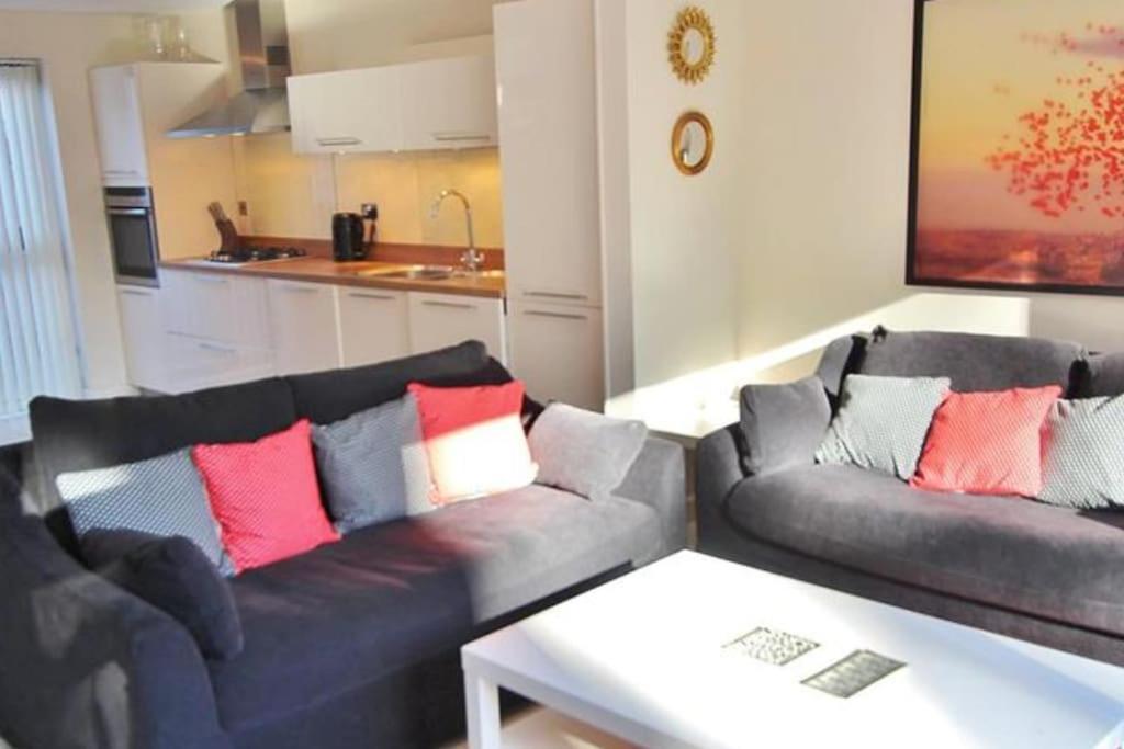 Hidden Gem Apartment คาร์ดิฟฟ์ ภายนอก รูปภาพ