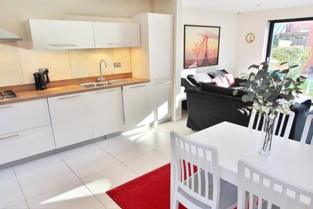 Hidden Gem Apartment คาร์ดิฟฟ์ ภายนอก รูปภาพ